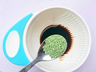 9、好吃到哭的猪油拌面,1勺鸡精。