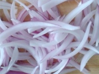 3、新疆特色手抓饭,洋葱切丝，备用
