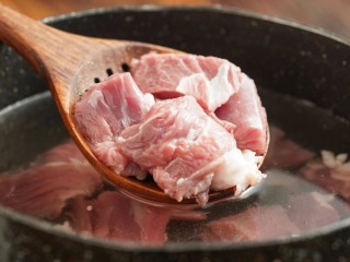 5、新疆特色手抓饭,冷水入锅，焯水备用