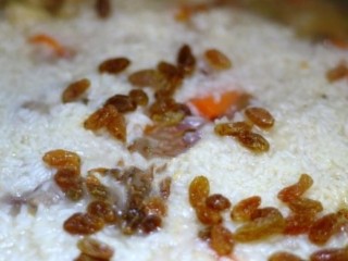 12、新疆特色手抓饭,撒入葡萄干