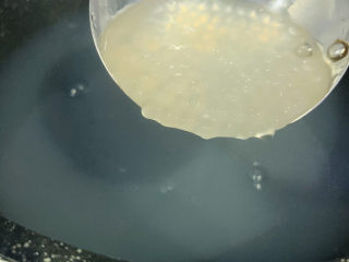 11、芒果西米捞,打开锅盖,西米就只有少许还有点白芯;