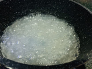 9、芒果西米捞,打开大火,再次煮开,然后关火,盖锅焖;