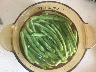 3、排骨豆角焖面,泡水 备用