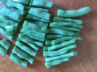 13、排骨豆角焖面,切段儿