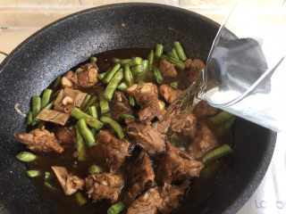 28、排骨豆角焖面,加水
