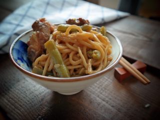 38、排骨豆角焖面,不用放盐的 生抽跟蚝油很咸的 如果你口味重 稍微放半勺盐也可以