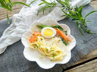 12、清爽豆浆凉面,我喜欢甜味的，就放1汤匙砂糖！