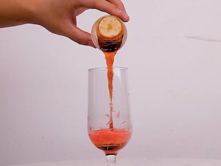 5、超满足的西柚果咖，喝一口幸福感爆棚,倒入西柚果浆