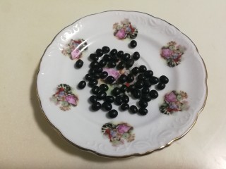 2、花生杂豆浆,黑豆一样挑去破口豆子