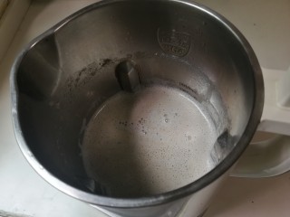 11、花生杂豆浆,启动豆浆机打成豆浆