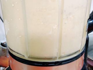 8、芒果麦片坚果露,选择奶昔键，打40秒即可。