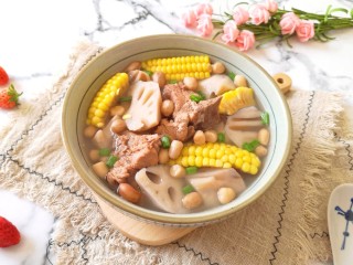 16、花生莲藕排骨汤,宝贝喝了两碗。