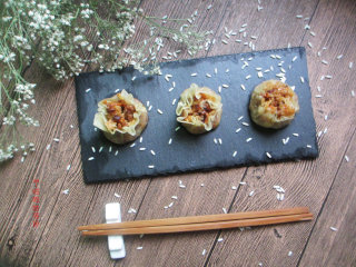 19、烧麦,烧卖一般是作为主食食用的，所以烧卖馅儿的调味不要太咸，宁愿淡一些