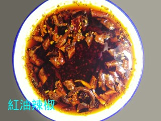 13、红油辣椒,一盘色香味俱全的特色红油辣椒呈现眼前。