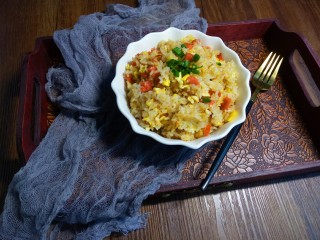 11、#圆土豆#火腿黄金炒饭,很简单美味的蛋炒饭,颜色也漂亮,最喜欢吃这种粒粒分离的口感