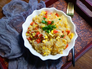 12、#圆土豆#火腿黄金炒饭,希望我的小方法可以帮到喜欢吃蛋炒饭的你们!