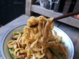 16、豆角焖面,肉，菜，面，都有了。做起来省事，吃起来好吃。