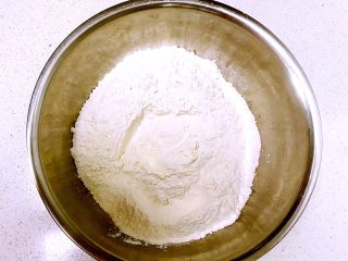 1、什锦虾仁猫耳面,高筋面粉