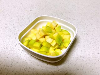 12、什锦虾仁猫耳面,切成小丁