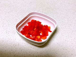 10、什锦虾仁猫耳面,彩椒切成小丁