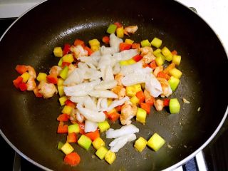 17、什锦虾仁猫耳面,就去煮好的猫耳面