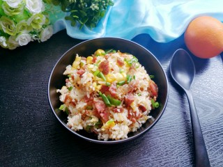 14、腊肠炒饭,香喷喷的腊肠炒饭，好吃的停不下来。