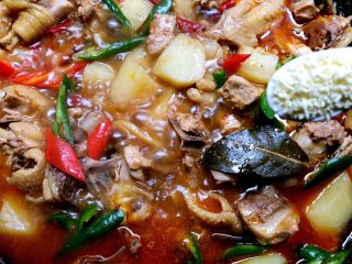 19、大盘鸡,加入5g鸡精翻炒均匀