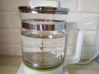 3、胖大海糖水,养生壶里的水烧开