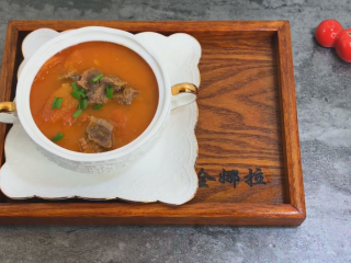 14、番茄牛肉汤,鲜美的牛肉汤就出锅了 