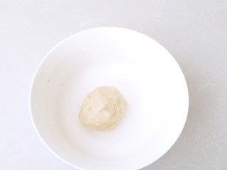 3、蟹壳黄烧饼,捏成无干粉状态就好。