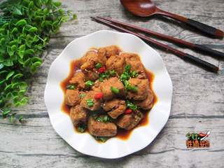 9、豆腐泡塞肉,装盘上桌