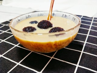 10、杨梅西米露奶茶,炎热的夏天，干完活来上一杯清凉的杨梅西米露奶茶，真心的不错哦