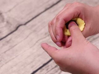 13、来自湾湾的美味凤梨酥,包成球状