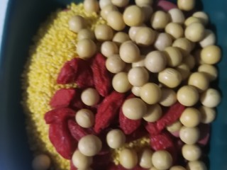 4、小米花生糊,加黄豆