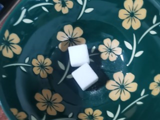 10、小米花生糊,小碗种加入方糖