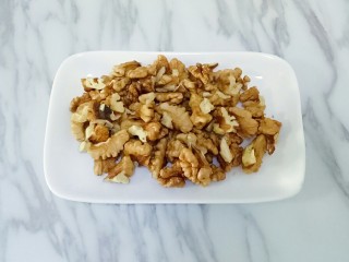 3、琥珀核桃仁,剥好的核桃仁