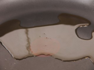 6、西红柿鸡蛋面,锅里放点油