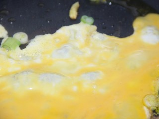 8、西红柿鸡蛋面,放鸡蛋炒