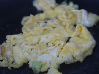 9、西红柿鸡蛋面,炒至变色