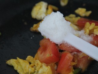 13、西红柿鸡蛋面,加一大勺糖