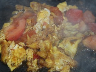 16、西红柿鸡蛋面,炒匀