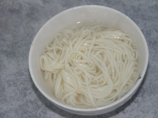 19、西红柿鸡蛋面,盛入碗中