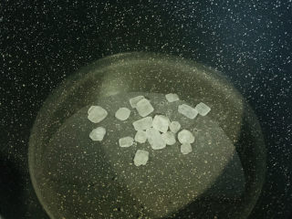 8、荔枝罐头,加冰糖