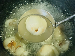 11、荔枝罐头,荔枝大火煮开