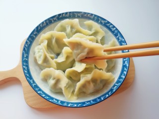 14、韭菜鸡蛋馅饺子,尝一口。