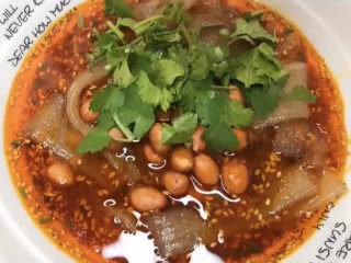 13、酸辣宽粉,作为一会香菜党，最最后来一小撮香菜，仪式感不能少。