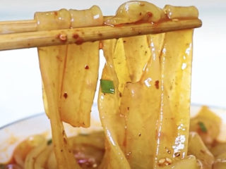 15、酸辣宽粉,来，小伙伴们，天气冷了，酸辣宽粉一起搞起来吧。