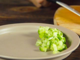 10、鸡翅包饭！颜值逆天 好吃到跳舞,接着我们要来准备鸡翅包饭里面的炒饭啦