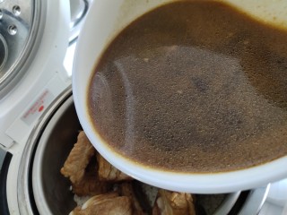 17、懒人排骨焖饭,加炖排骨的汤，没过米不超过1cm