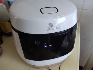 21、懒人排骨焖饭,再焖10分钟即可